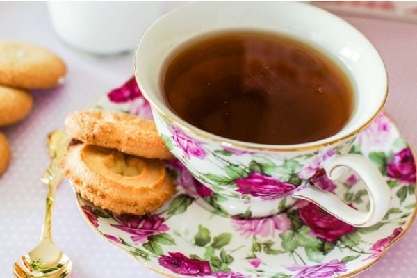 a cup of English tea with cookies